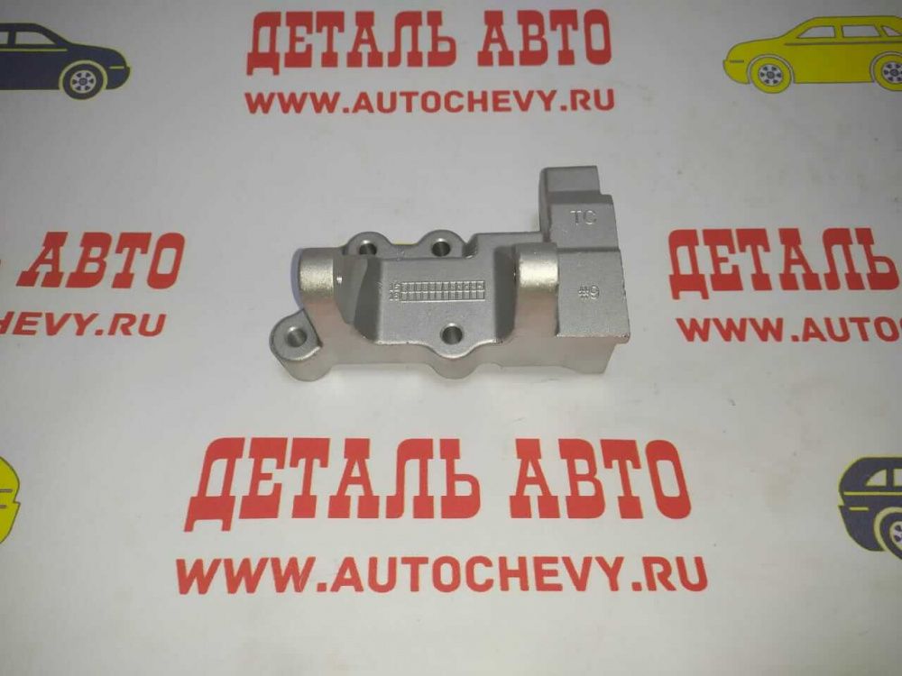 Кронштейн ролика ремня генератора Авео 1,2 dohc (GM: 25181331)